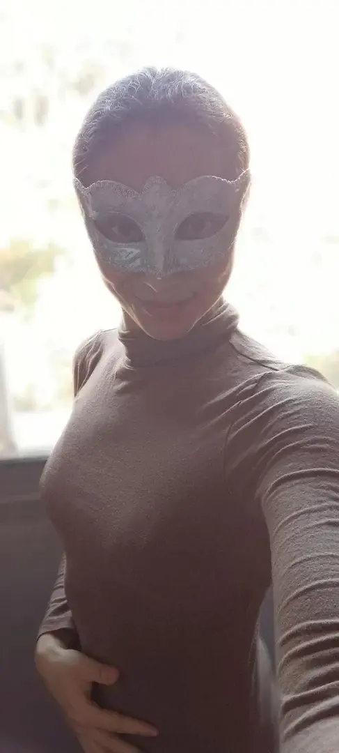 Leak public de Zenya_sexy — « J'espère que vous préparez bien les fêtes 💋 » (nude) sur MYM