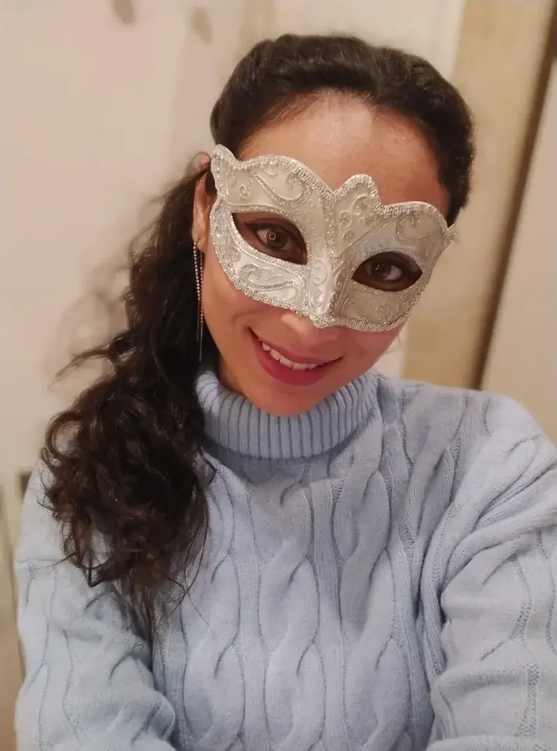 Leak public de Zenya_sexy — « Je vous souhaite une très bonne année 2024✨ pleines de belles choses et d'amour 💋 et surtout une bonne santé 🌹 » (nude) sur MYM