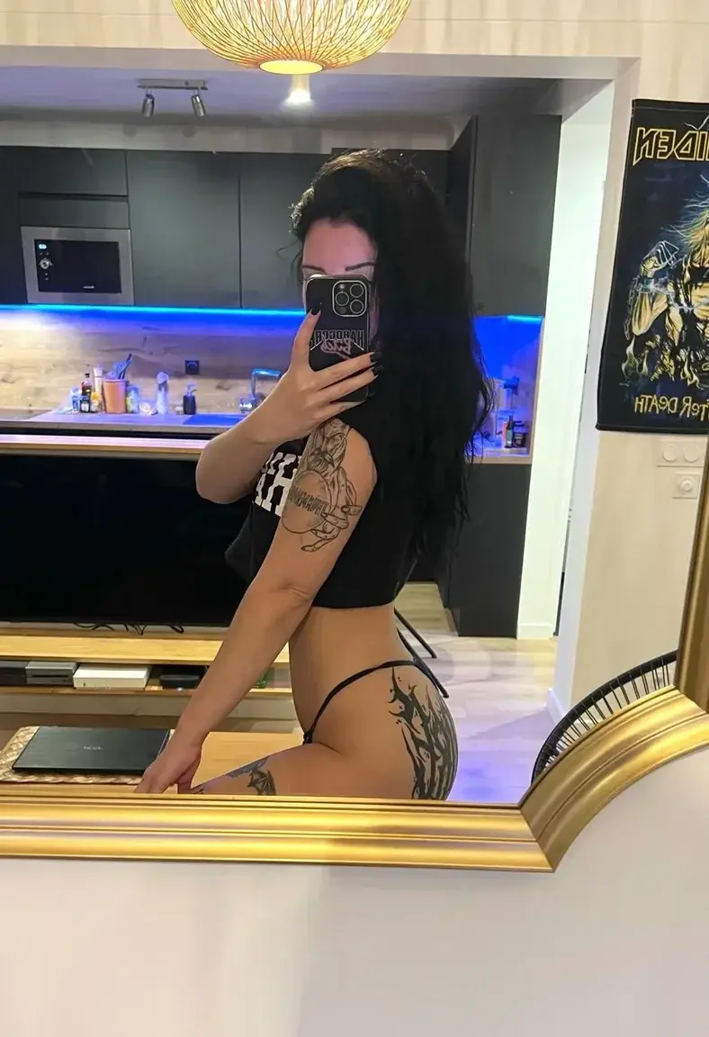 Leak & nude 3 — angelbh