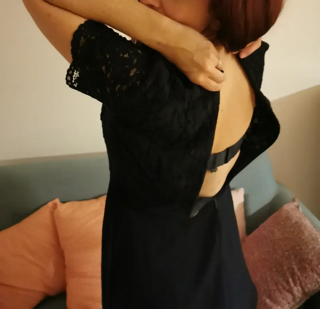 Souvenir du premier striptease pour mon sexfriend...Si vous voulez la vidéo, n'hésitez pas à me la demander ;-)