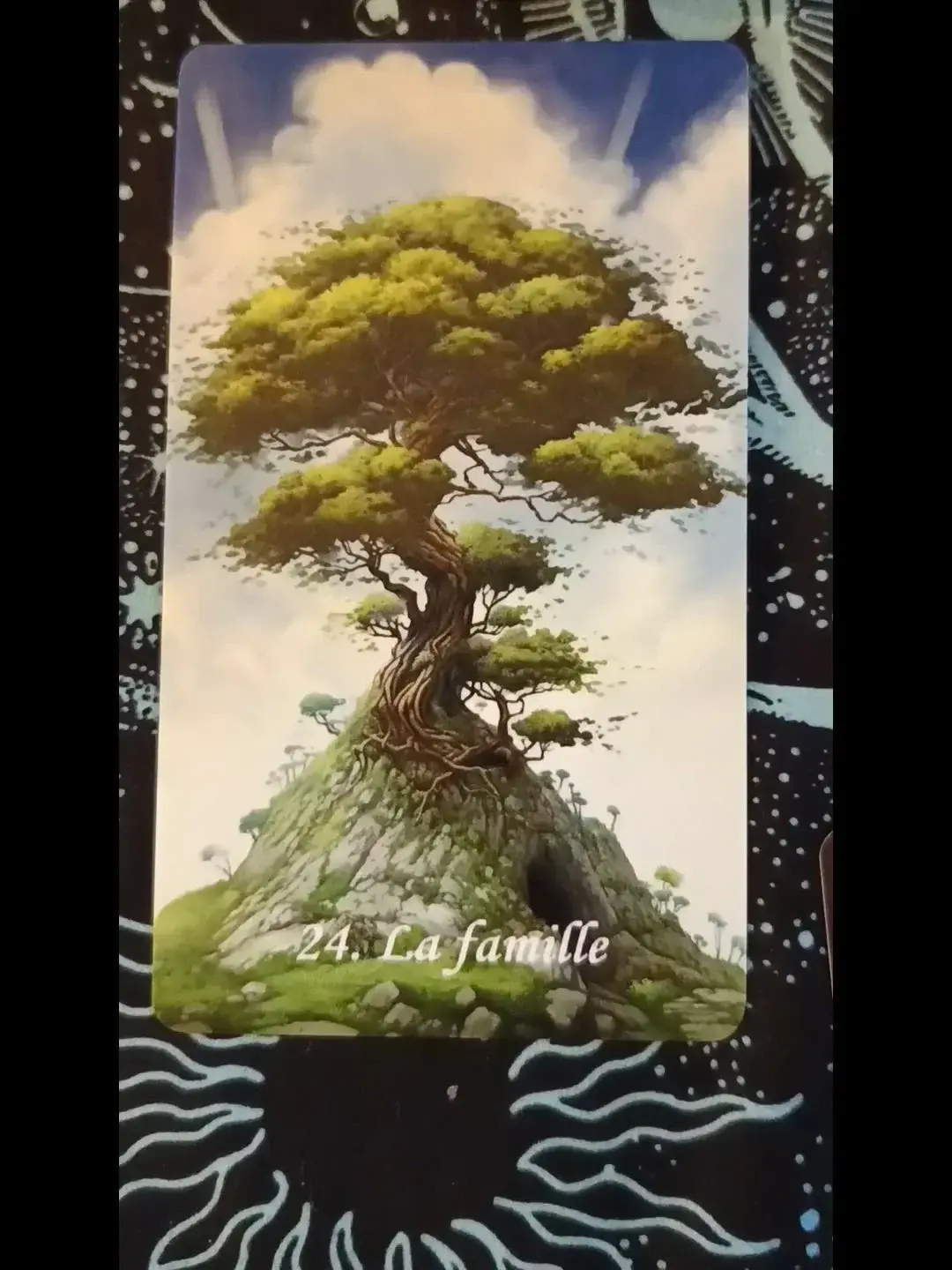 Leak & nude MYM — Le_cercle_demeter : « Reçois une réponse à une question, tout simplement en te laissant guider et attirer par une carte parmi les trois que j'aurais tirées dans mon Oracle. Écoute le message que j'ai pour toi, mais fies-toi aussi à ton intuition pour interpréter pleinement le message de la carte que tu as choisie. Elle contient peut-être des nuances qui résonnent spécifiquement avec ta situation. » (MYM)