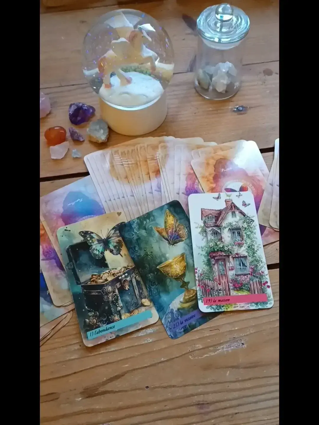 Leak & nude MYM — Le_cercle_demeter : « 3 cartes pour un message.✨(Oracle utilisé : Pastels & Papillons, que j'ai créé et auto-édité) » (MYM)