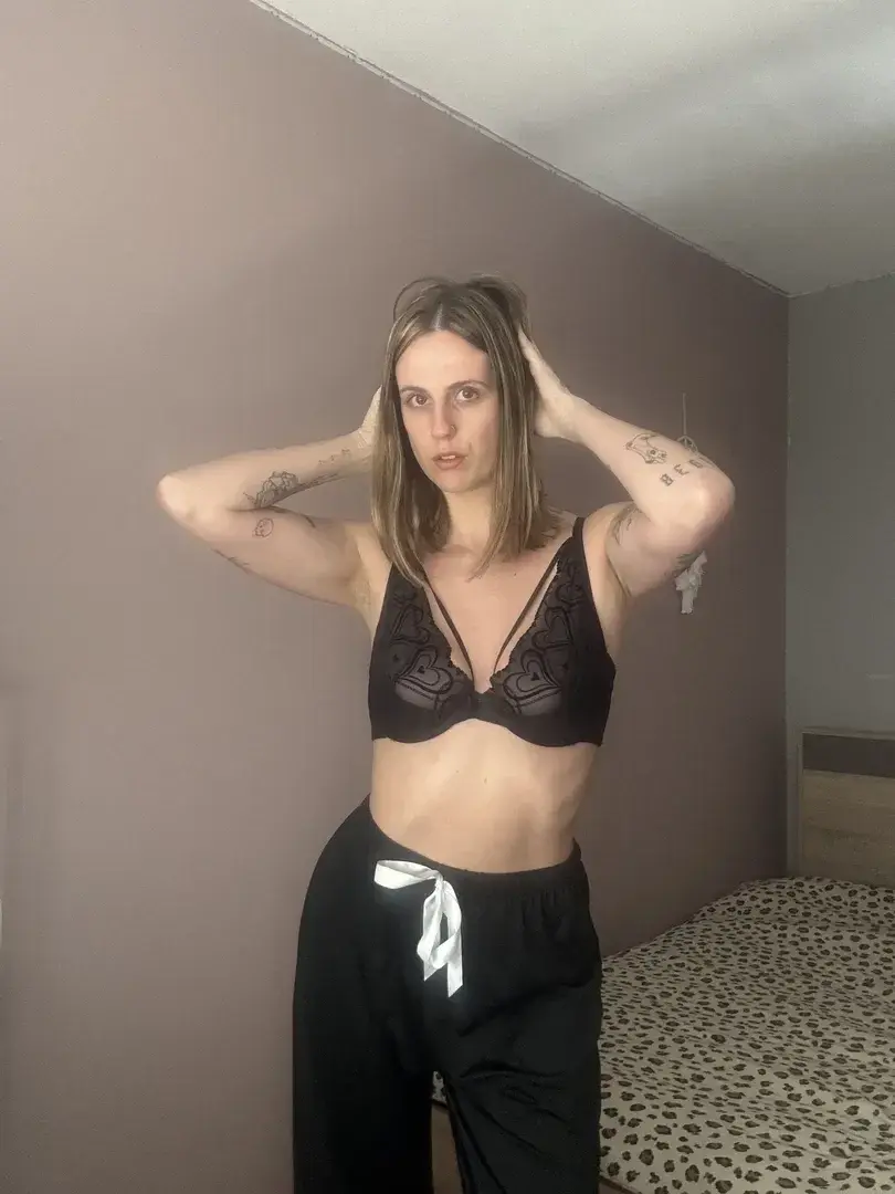 Leak & nude MYM — _lilyhot_ : « média » (MYM)