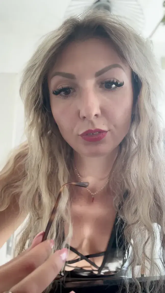 Média public — Capucine_porno : « Personne pour une cam ? on va s’amuser! » (MYM)