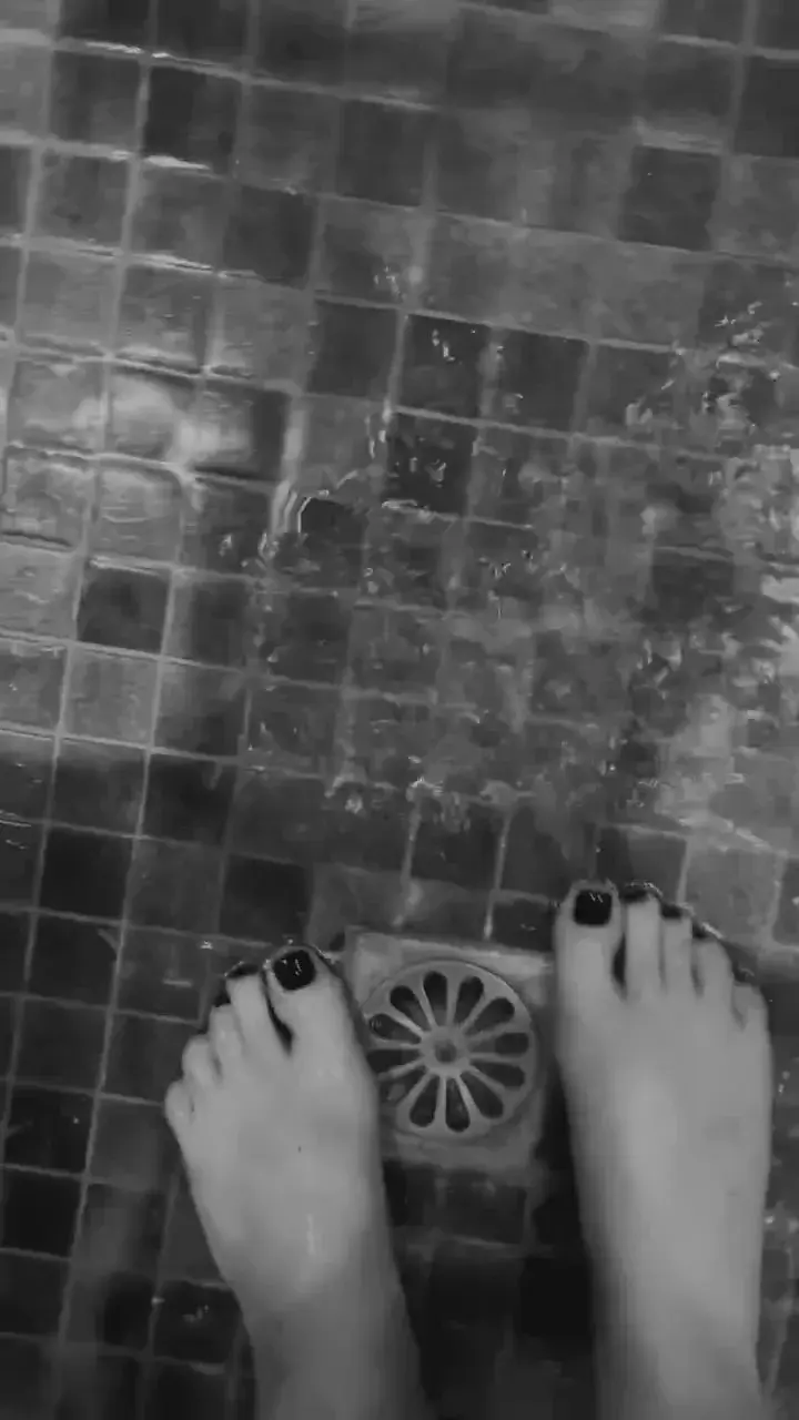 Leak & nude 1 — Foxyfrenchfeet