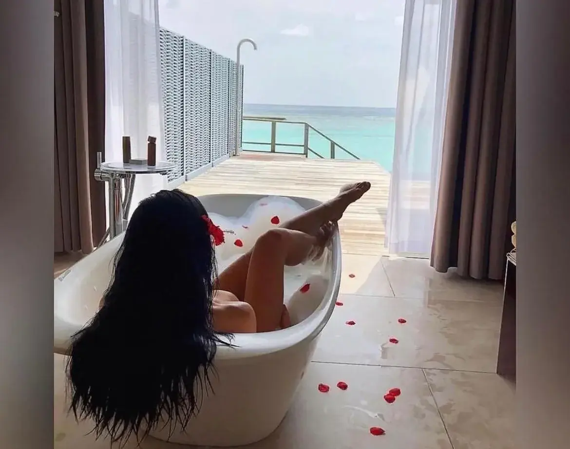 Leak & nude 2 — Livia_feet1