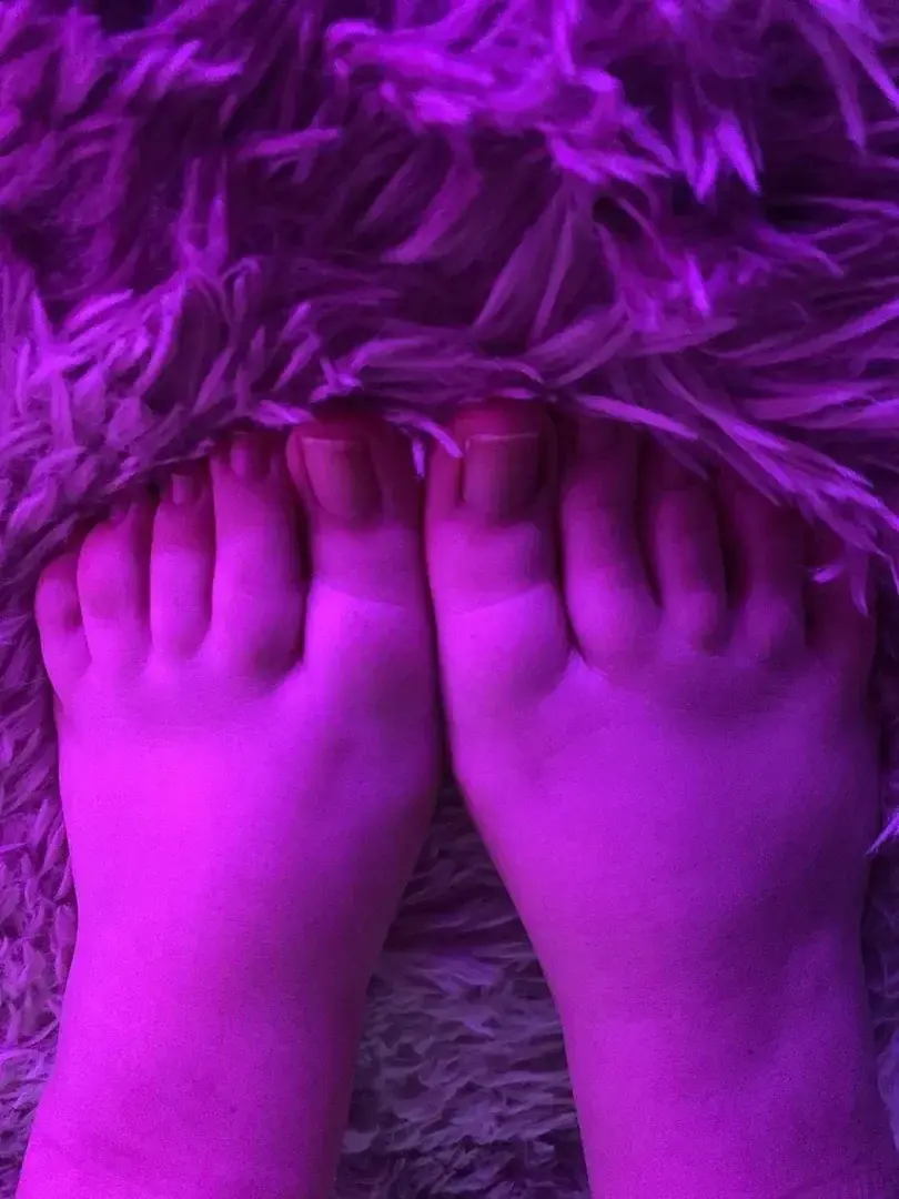 Leak & nude 2 — Piedstoshine