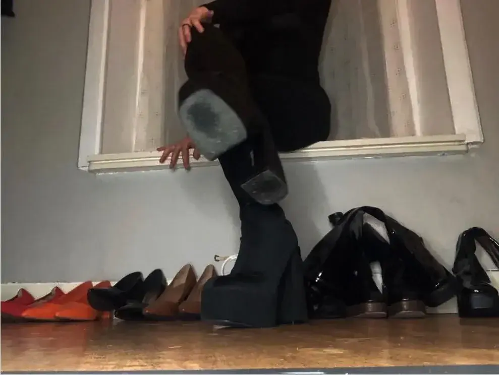 Je te veux aux pieds la Cb en bouche#moneyslave #findom #domina #feet #paypig