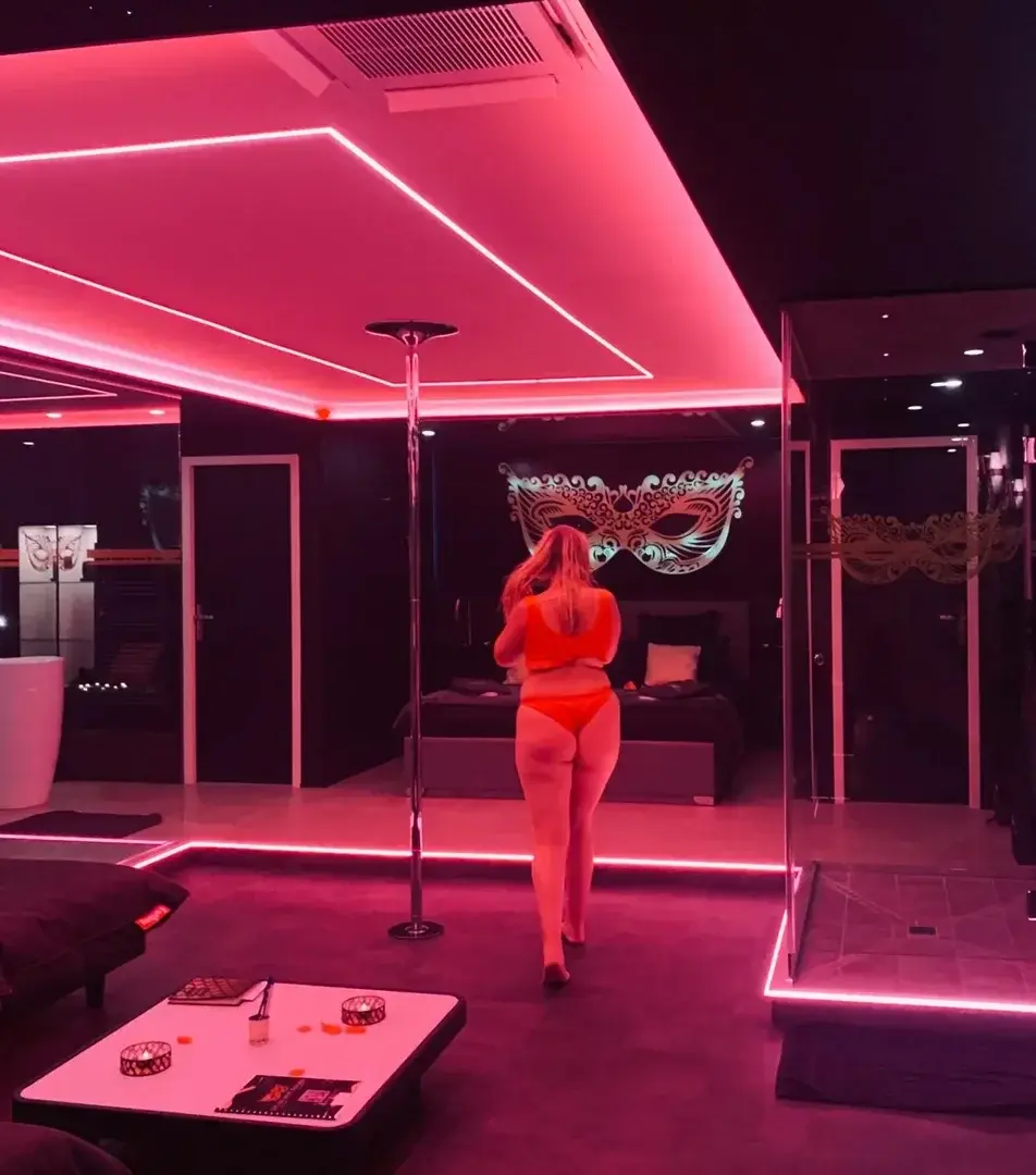 Leak & nude 4 — travelandsex