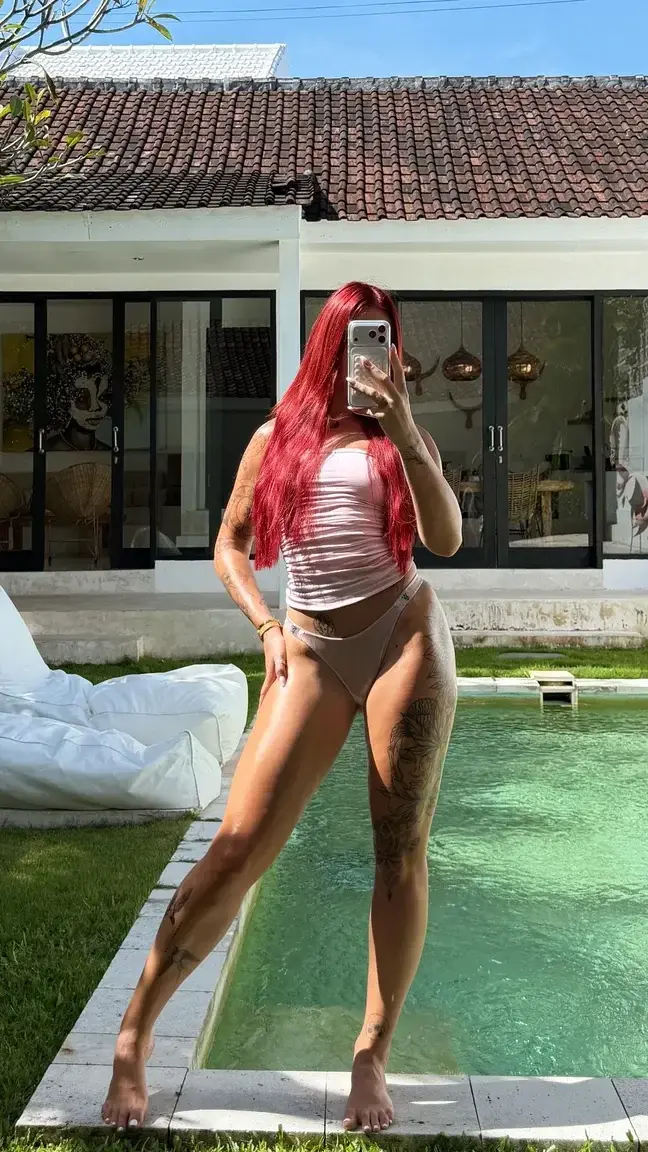 hast du lust auf eine Poolsession? 😏