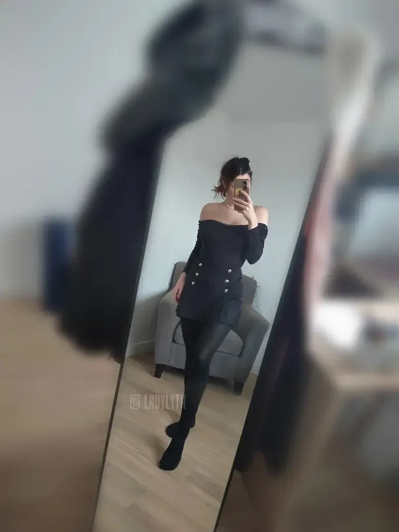 Leak & nude MYM — Ladylyta : « Le noir me va comment ? 🐈‍⬛ » (MYM)
