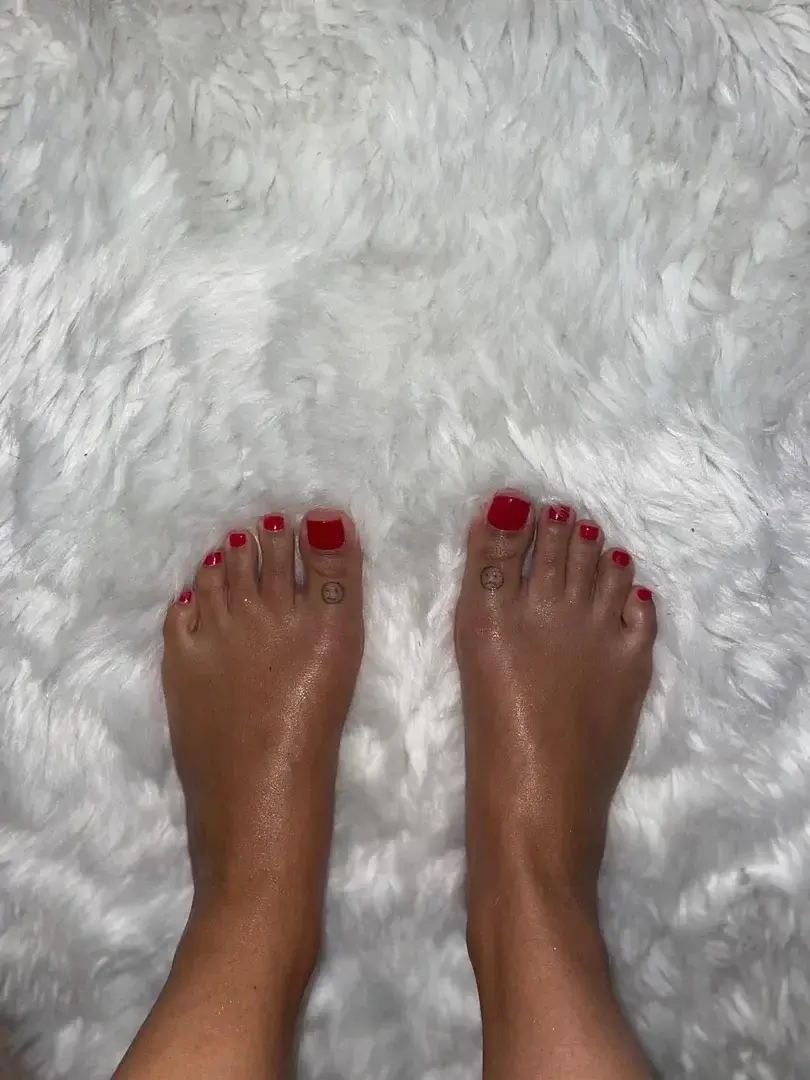 Leak & nude 1 — Footsies