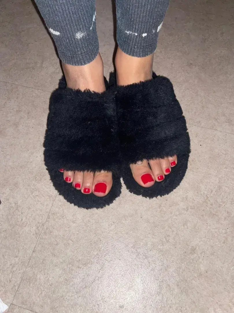 Leak & nude 2 — Footsies