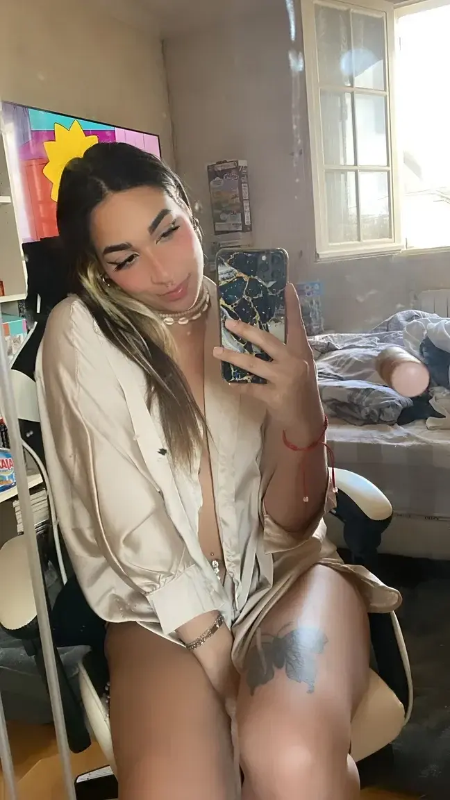 Leak & nude MYM — _aphrodita : « 💌 Abonne-toi gratuitement avec le code LOVE puis viens en DM… j’ai quelque chose de spécial pour toi 😘✨ » (MYM)
