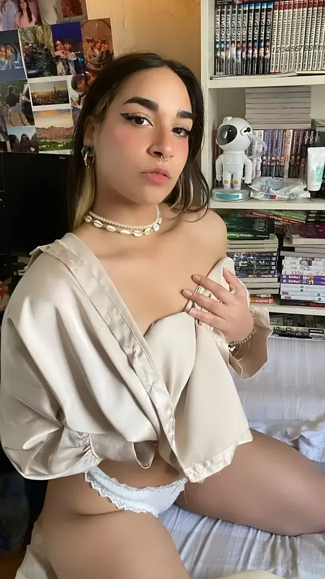 Leak & nude MYM — _aphrodita : « 🔥 Utilise le code LOVE, l’abonnement est gratuit… ensuite glisse en DM, je t’attends déjà 😈💬 » (MYM)