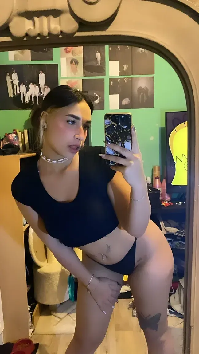 Leak & nude MYM — _aphrodita : « Avec le code LOVE, ton abonnement est offert 💖 viens me rejoindre et glisse-moi un petit message en DM… » (MYM)
