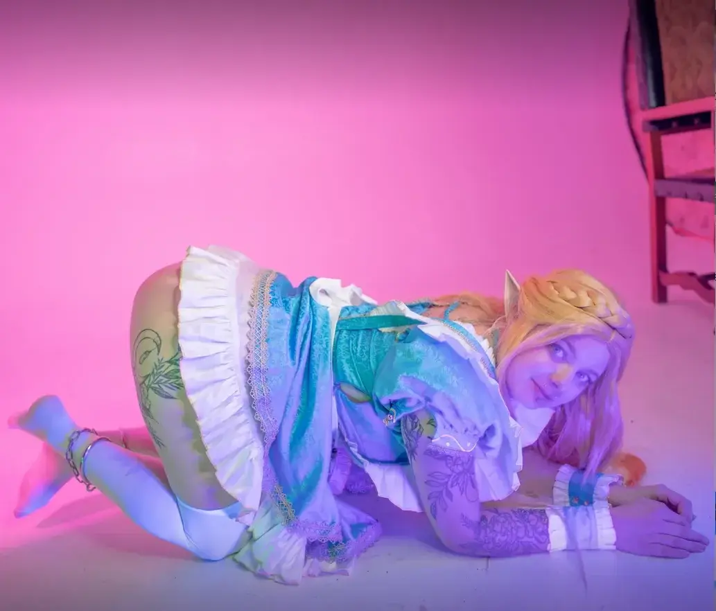 Leak & nude 9 — Laska_le_roomba