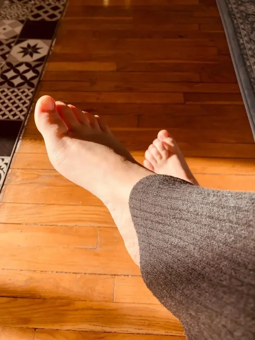 Leak & nude 3 — Piedsexy63