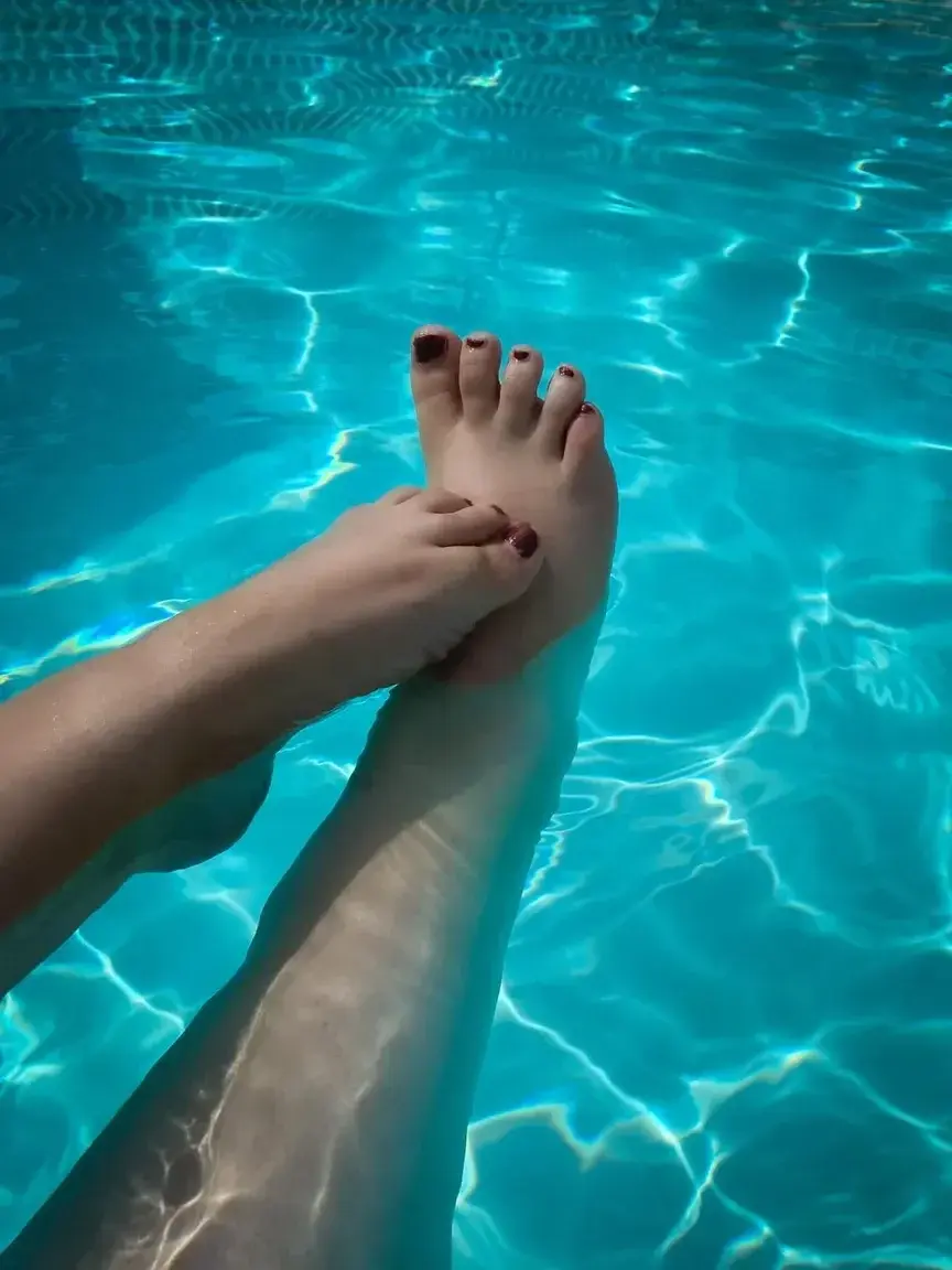 Leak & nude 2 — Sweetfeetvoluptuous