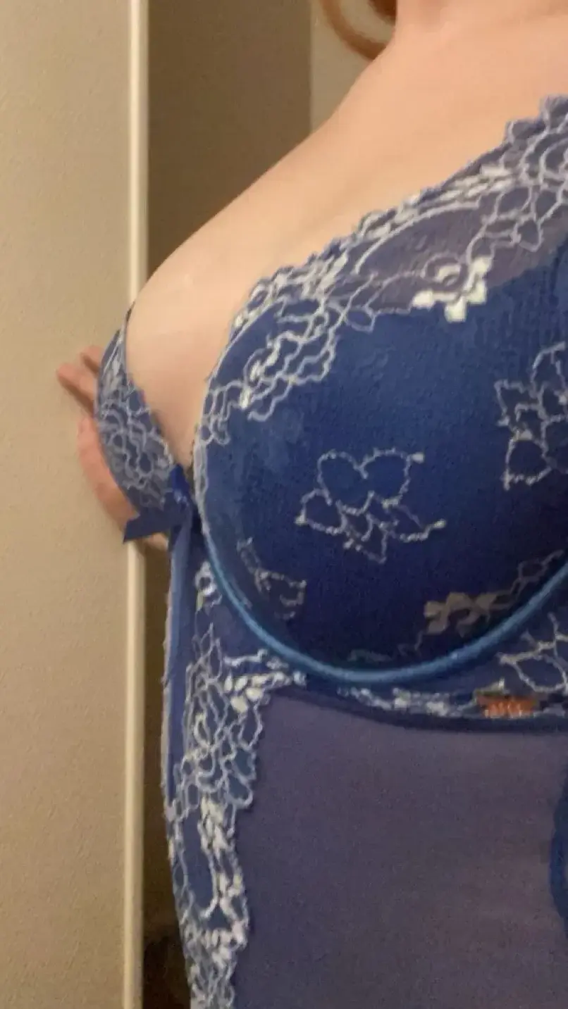 BoobsBlue and white body