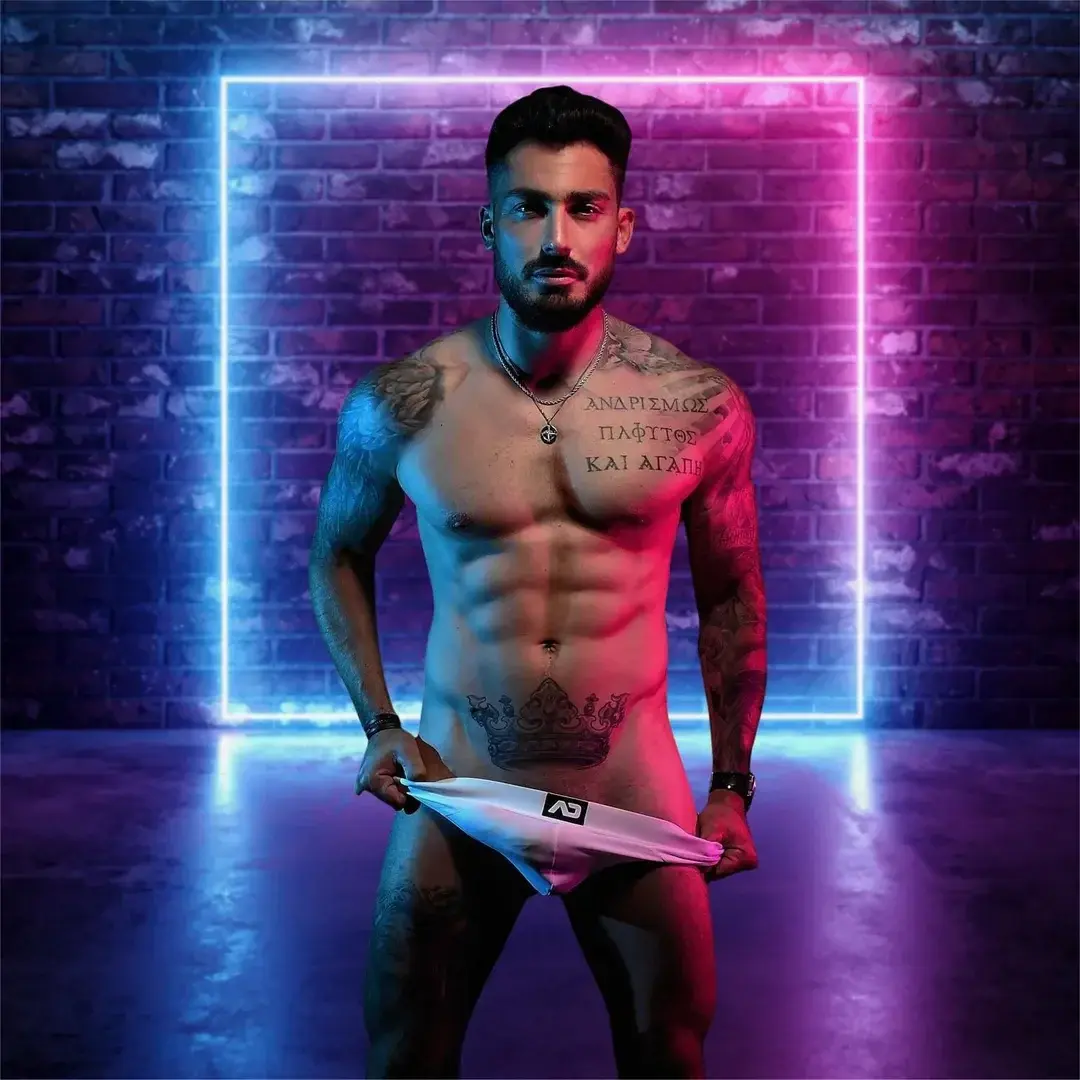 Leak & nude 5 — Reventon