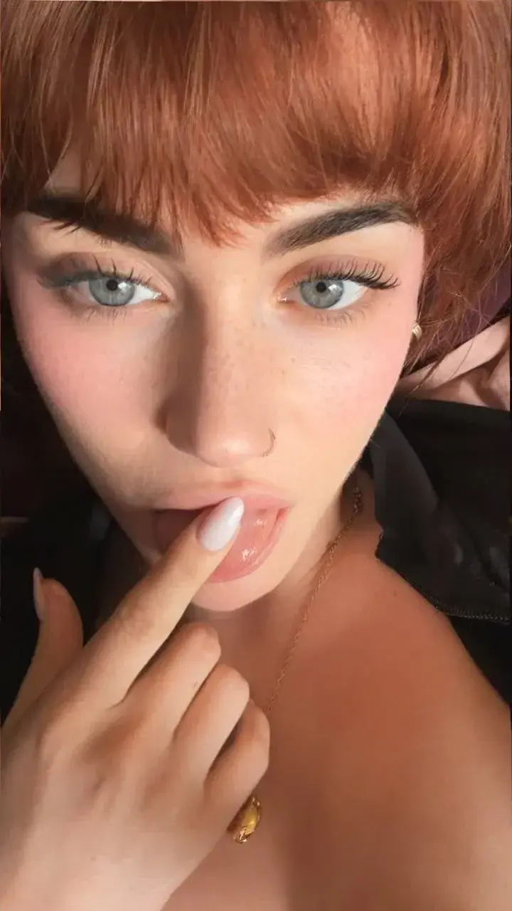 Leak public de Carlavyx — « Tu veux faire ta première cam avec moi , réserve en Dm..🔞 » (nude) sur MYM