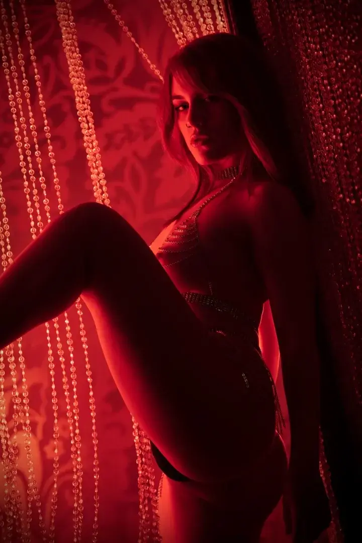 Leak public de Carlavyx — « Reprise des CAMS PRIVÉES DÉBUT AVRIL 😈🎁❤️ » (nude) sur MYM