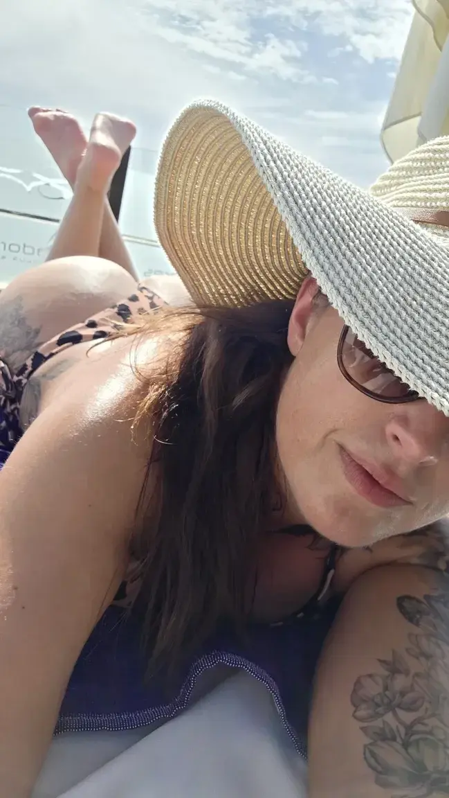 Leak & nude MYM — anna_roxx_ : « Tu te souviens encore de moi…? 😏Depuis ton départ, j’ai continué à évoluer… et à me dévoiler encore plus.Si tu as envie de redécouvrir mon univers, je crois que tu pourrais être agréablement surpris 💋 » (MYM)