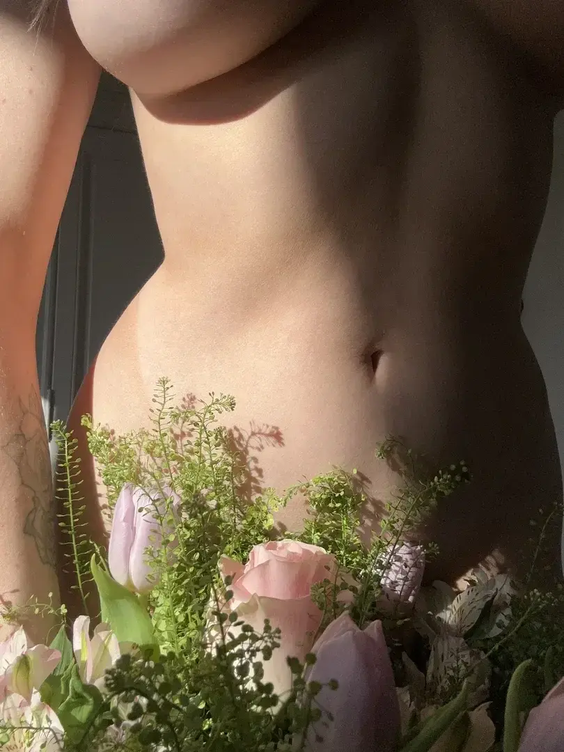 Leak & nude MYM — avabelov : « Abonnes toi c'est gratuit 😈 » (MYM)