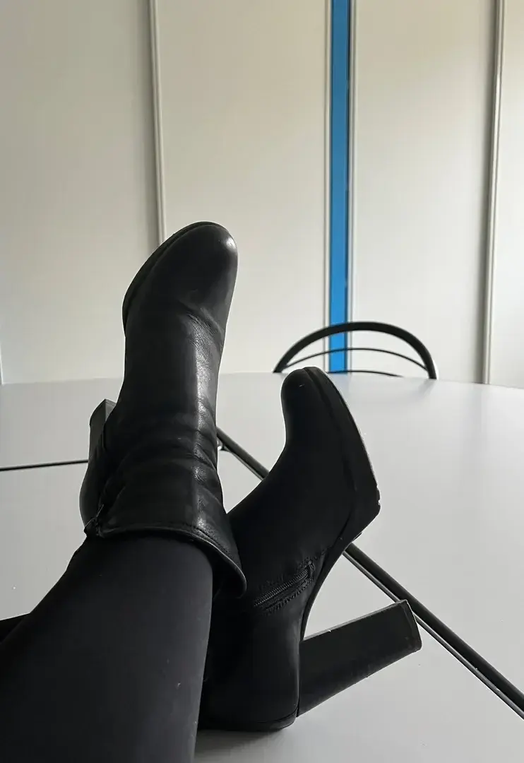 Leak & nude 3 — Pieds-de-valentine