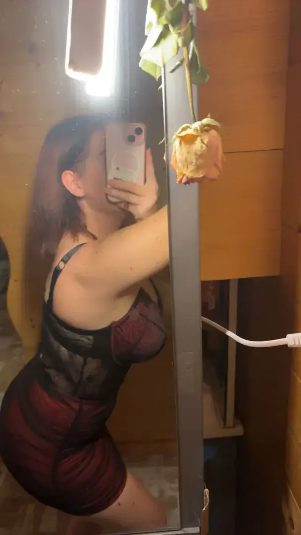 Leak & nude MYM — _mel3 : « média » (MYM)