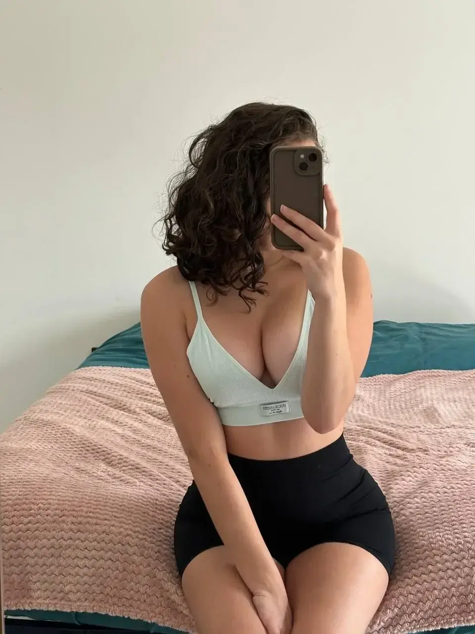 Leak & nude MYM — Cutylina : « Mon abonnement est gratuit a vie 🙈🥰 » (MYM)