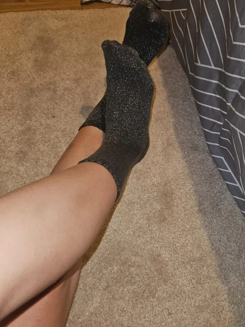 Leak & nude MYM — Frenchfeet39 : « Tu aimes les chaussettes qui brillent ? ✨️Abo à 2€ avec le code : CADEAU2 » (MYM)