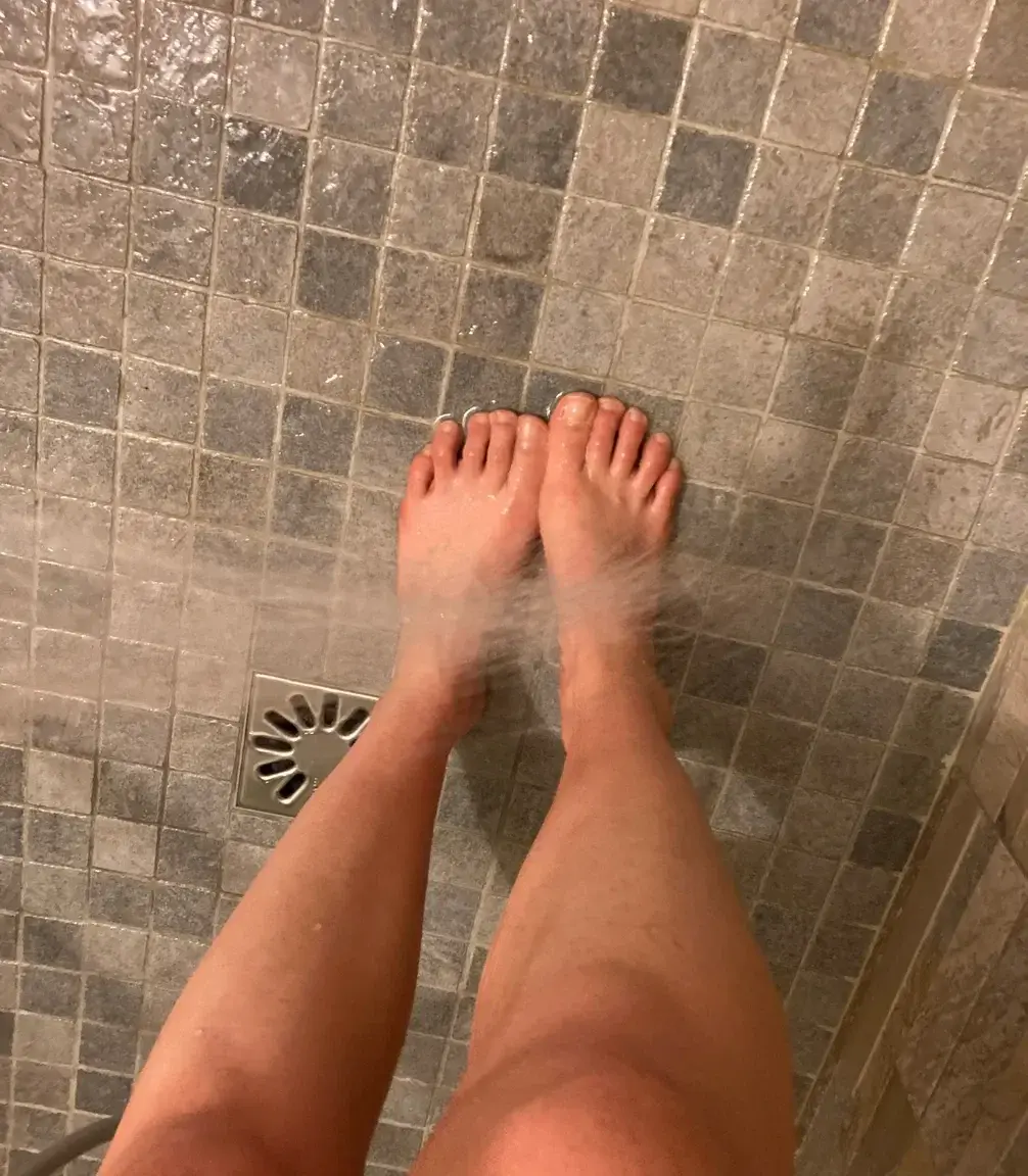 Leak & nude 1 — pieds-montaise_