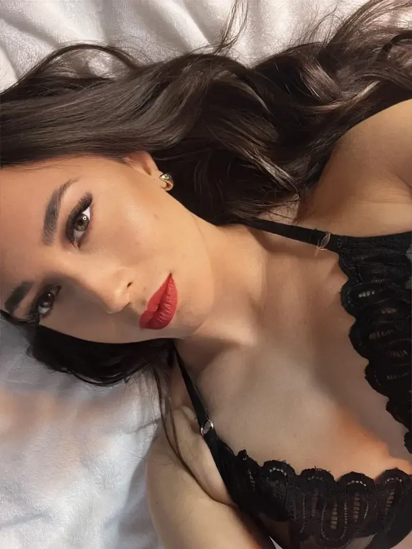 Leak public de Desiregirl — « Un abonnement = surprise en privé..🎁 » (nude) sur MYM