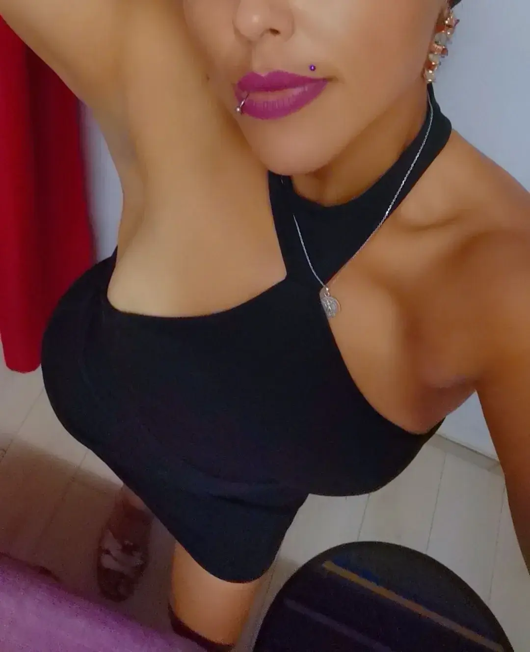 Leak & nude MYM — Alicedouce : « Douceur du jour  sans sous-vêtements  💋💋💋🔥😈🔞 » (MYM)