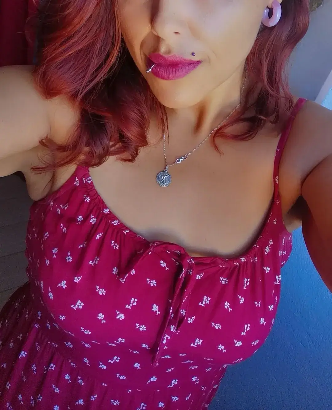 Des bisous mes coquinous 💋💋 petite robe sans rien dessous 🤫🔥😈