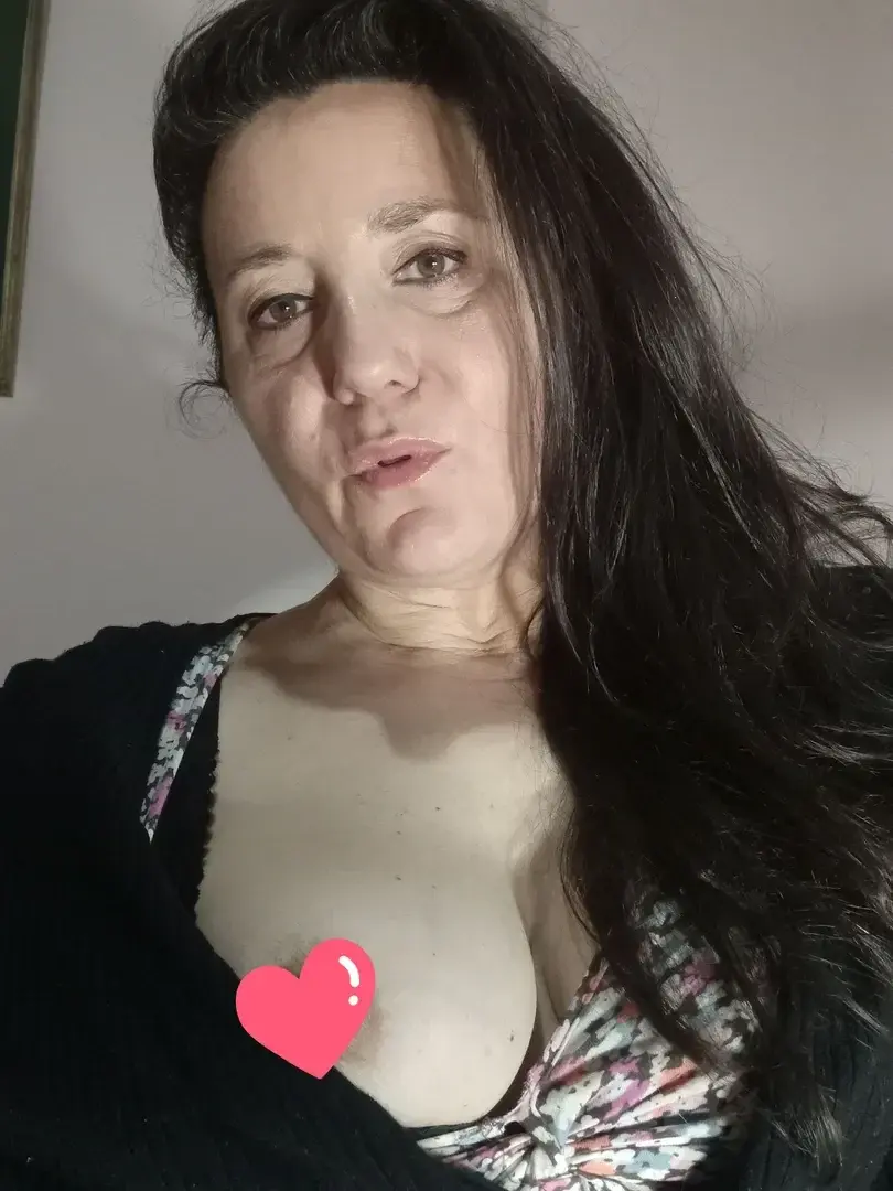 #SaintValentinMYMDisponible pour des APPELS VIDEOS-SEXTINGS-NOTAGE QUEUE