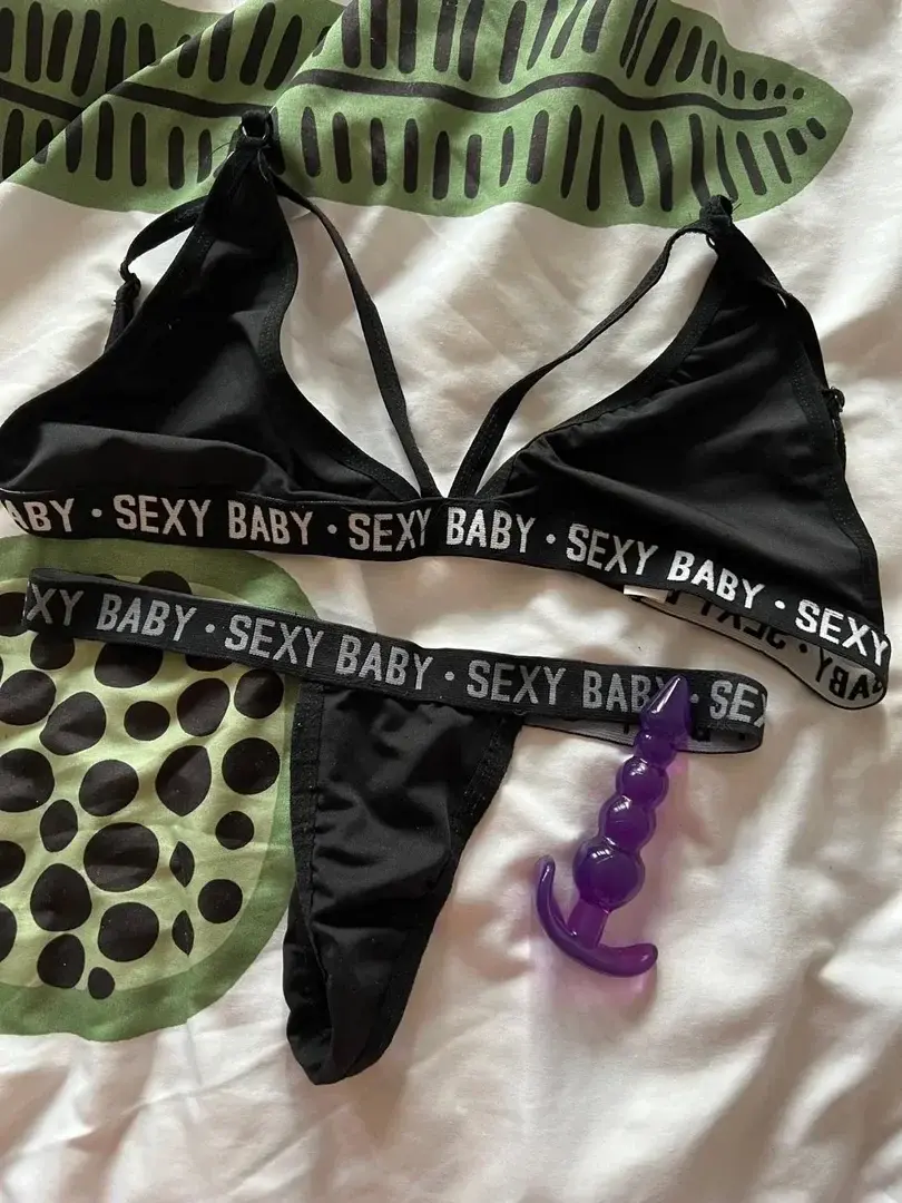 Viens en privé me dire ce que tu veux voir de + 💋