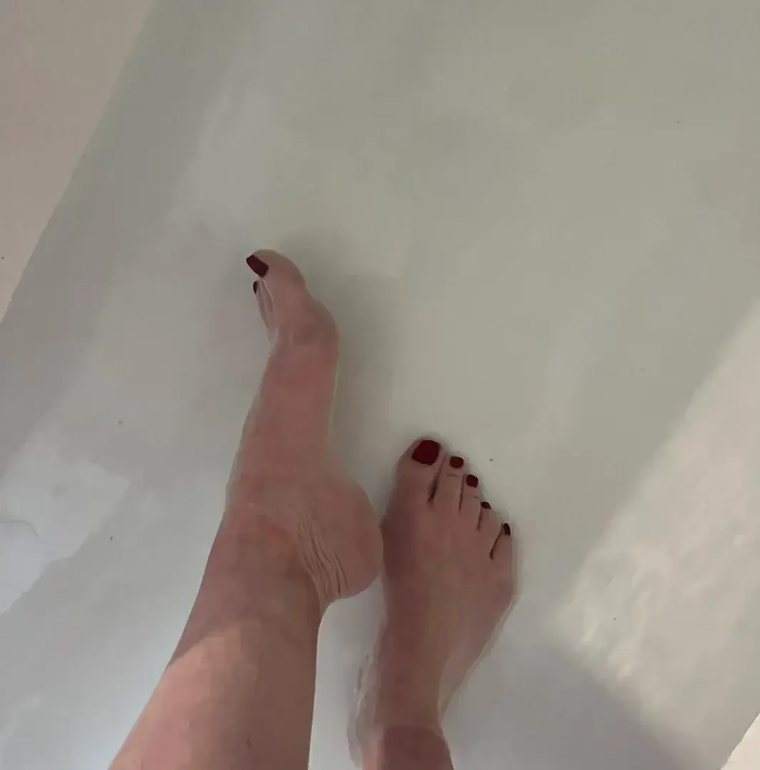 Leak & nude 2 — Roses_feet