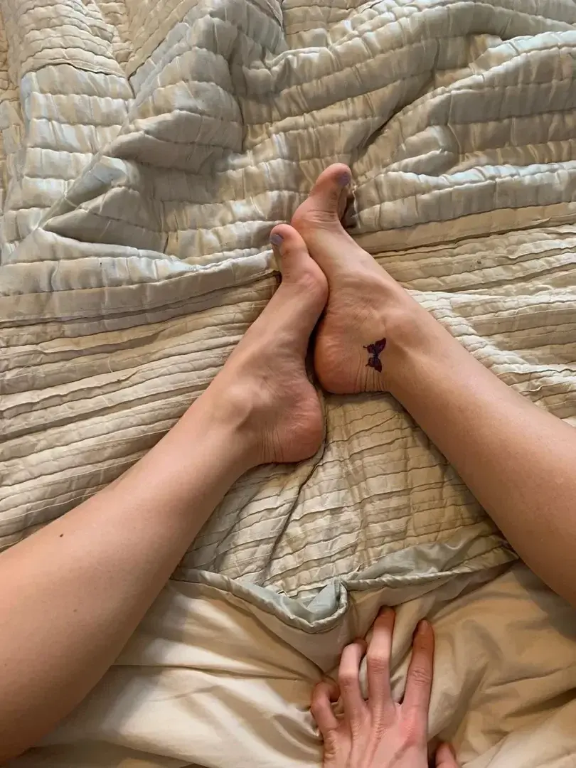 Leak & nude 4 — Butterflyfeetgirl