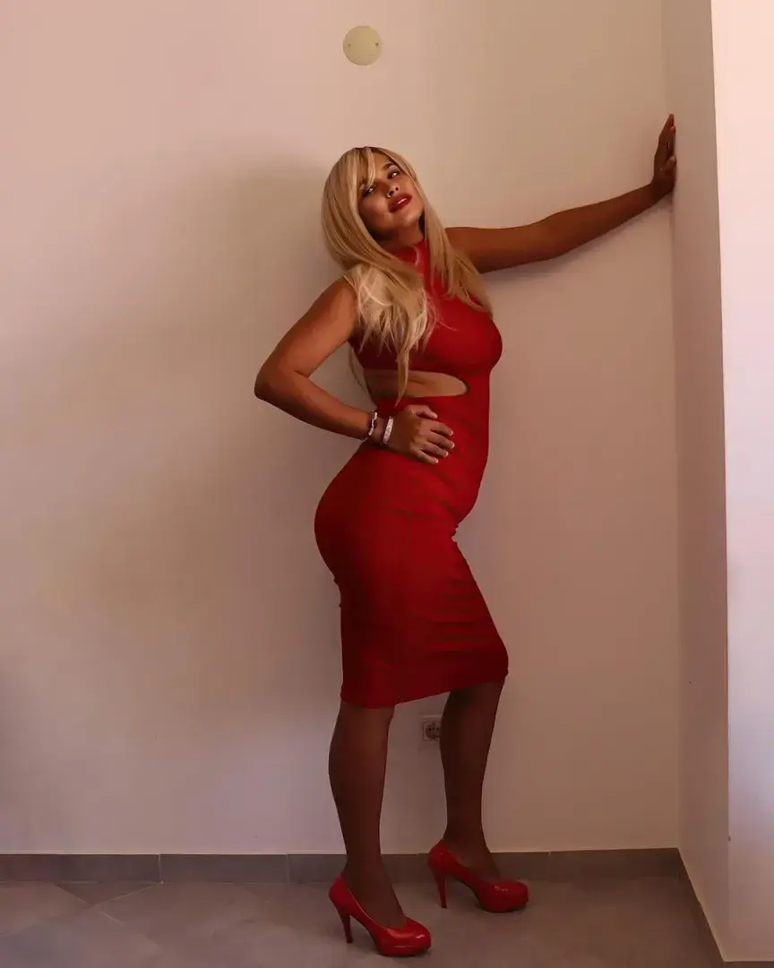 Lady in red#latina #blonde #model #bigass #amateur