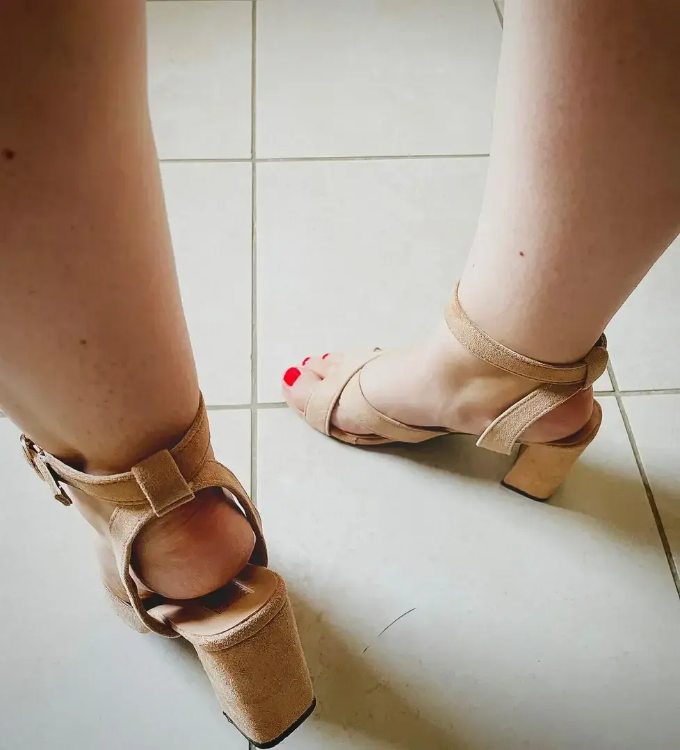 😉🦶👠