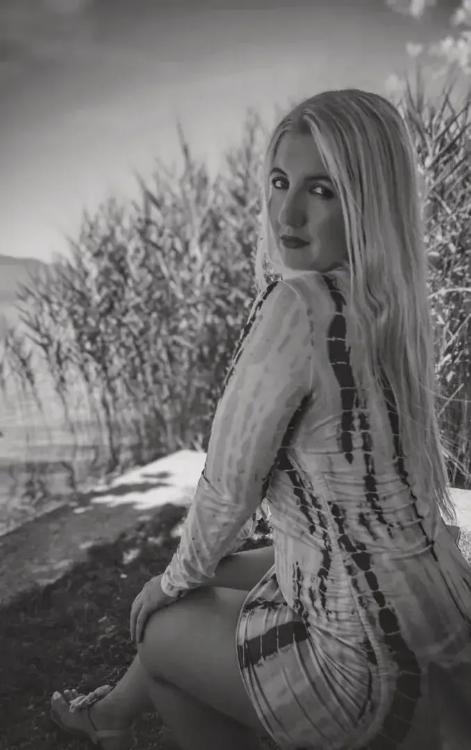 Minette - Photo exclusive MYM 2 | French Modèles