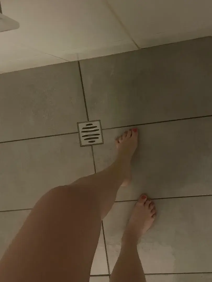 Leak & nude 2 — Jolispiedsnus37