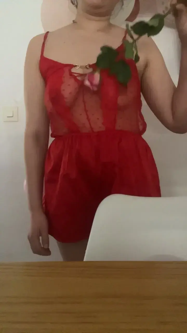 Leak & nude MYM — Mysterieuse76 : « Sexy avc une rose » (MYM)