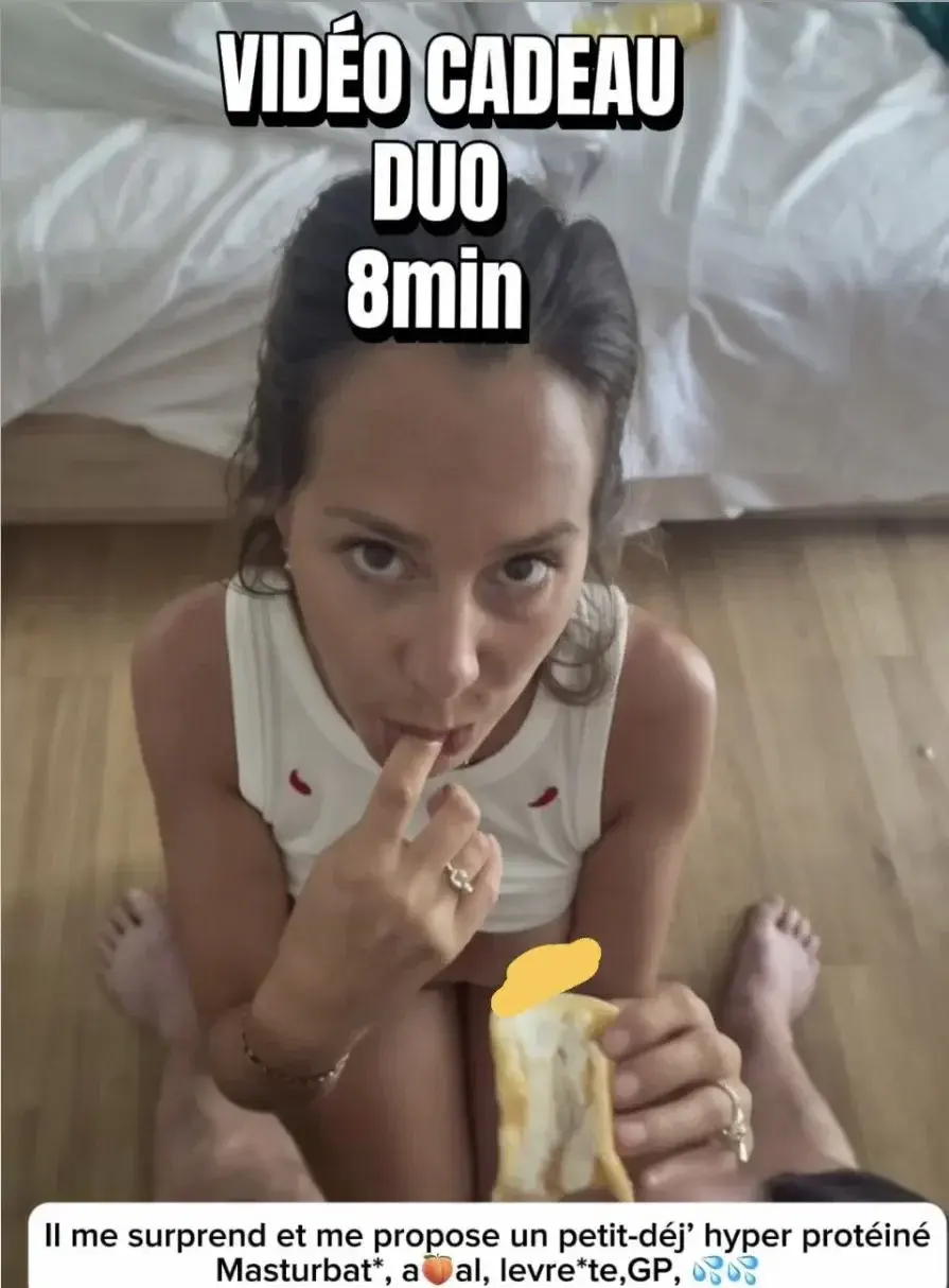 🎁VIDÉO DU MERCREDI EN CADEAU🎁PETIT-DÉJ’ AU LIT 😈Il me -18  dans tous les sens, me baise , la bouche me demande de me 🖕🏻pour lui m’insulte et me met de petites claques avant de 💦 sur les pancakes qui me demande de manger en le regardant😈😈