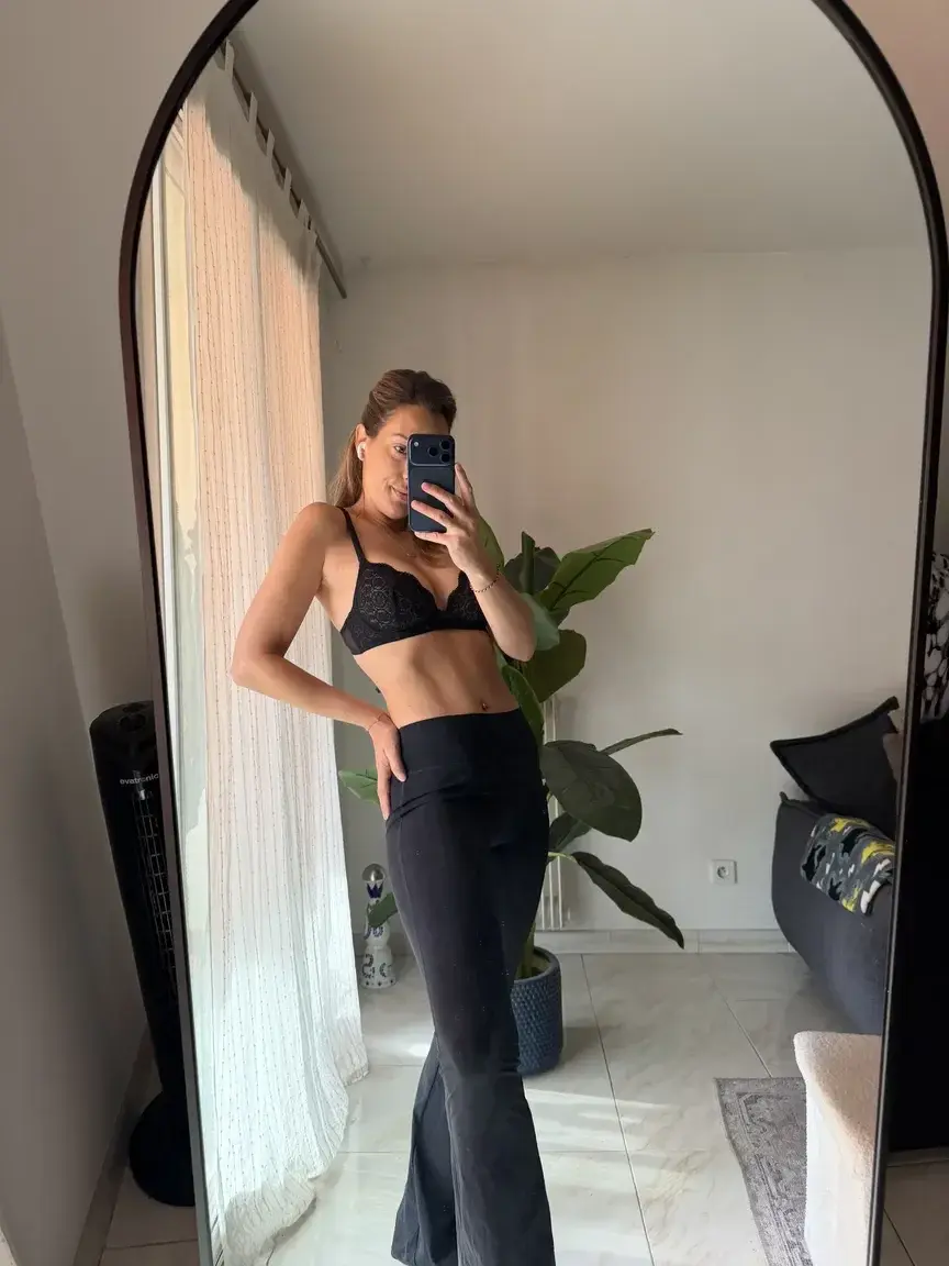 Leak & nude MYM — Juliettetaglioni : « Avec moi tous les médias en illimités et gratuit sur le feed !Ainsi que mon snap vip gratuit !Code découverte : WEEKSEX4 » (MYM)