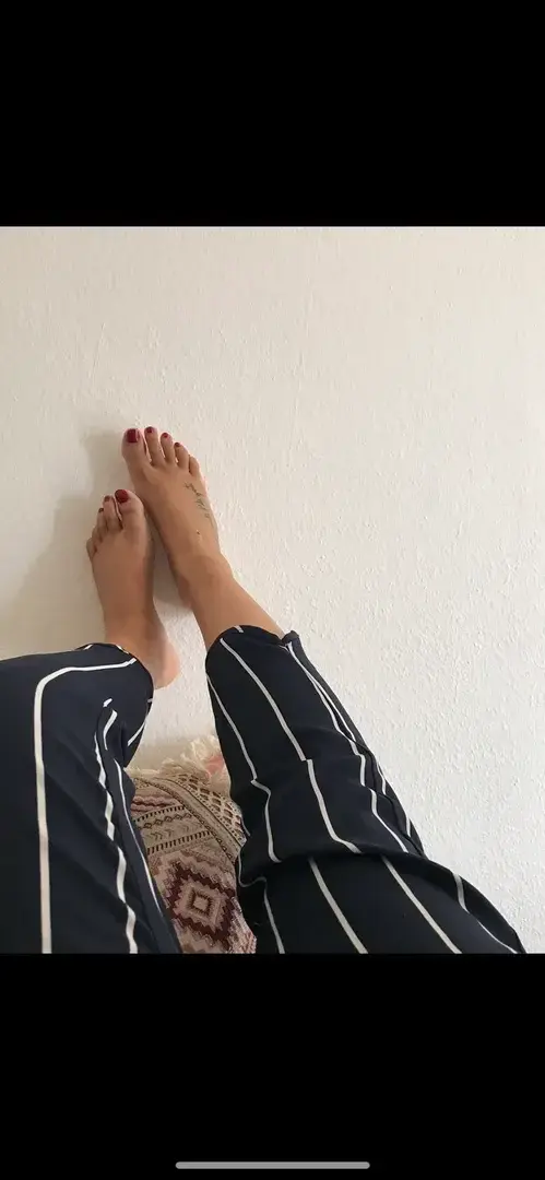 Leak & nude 2 — Feetinparadise