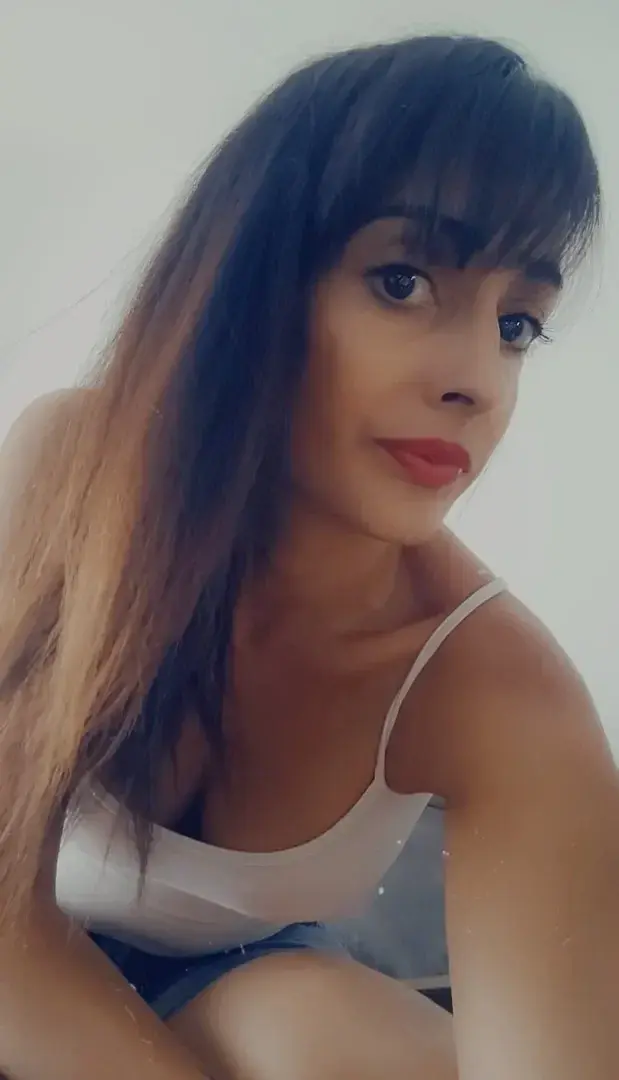 ---✨ Bienvenue dans mon univers ✨Entre douceur, mystère et sensualité...Ici, je partage ce que je ne montre nulle part ailleurs.Instants de vie, confidences, contenus exclusifs, et un brin de folie 💋Rejoins-moi si tu veux en découvrir un peu plus… ou beaucoup plus 💌